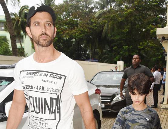 अक्षय ने आरव के साथ की कुकिंग, तो शाहिद ने मीशा के साथ खेली फुटबॉल