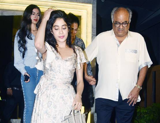 अपनी ही बर्थडे पार्टी में नाइट सूट और बिना मेकअप के दिखीं श्रीदेवी, देखें PHOTOS