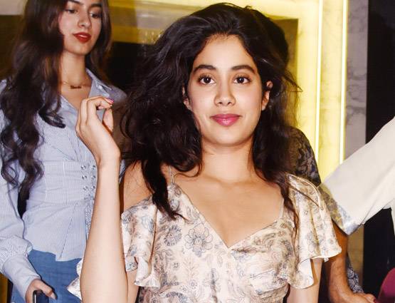 अपनी ही बर्थडे पार्टी में नाइट सूट और बिना मेकअप के दिखीं श्रीदेवी, देखें PHOTOS