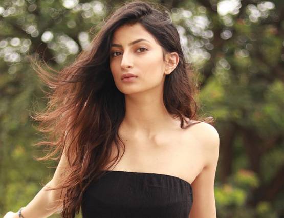 ये स्टार DAUGHTERS हैं सोशल मीडिया पर हिट, जल्द करेंगी बॉलीवुड डेब्यू