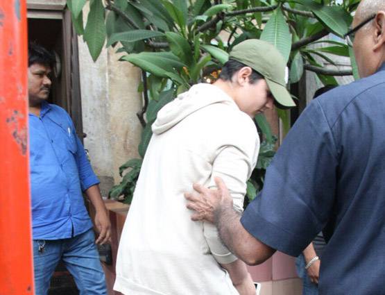 15 साल के हुए अक्षय के बेटे आरव, कैमरे के सामने आज भी हैं शर्मीले