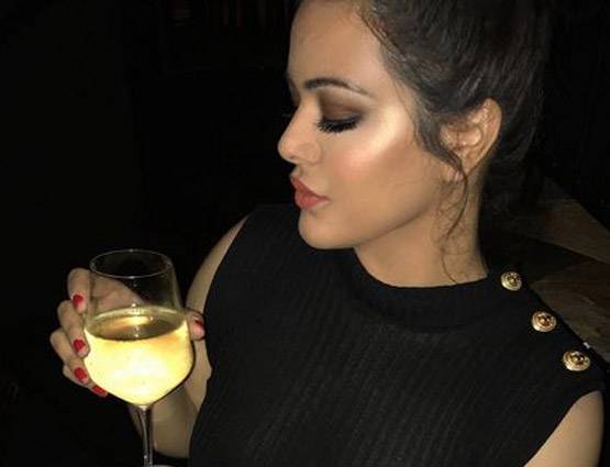 ऐसी है संजय दत्त की बेटी की लाइफ, जन्मदिन पर लॉन्च किया था फिल्म का ट्रेलर