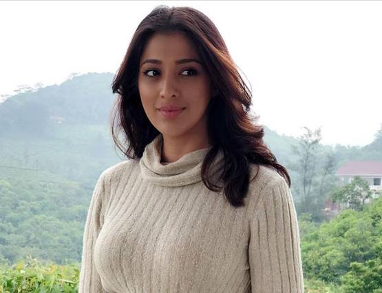 ये हैं जूली 2 की हॉट एक्ट्रेस, 15 साल की उम्र से कर रही हैं काम