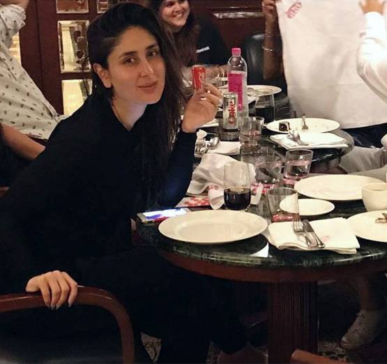 करीना ने अपने घर रखी बर्थडे पार्टी, 'बॉयफ्रेंड' संग पहुंची करिश्मा