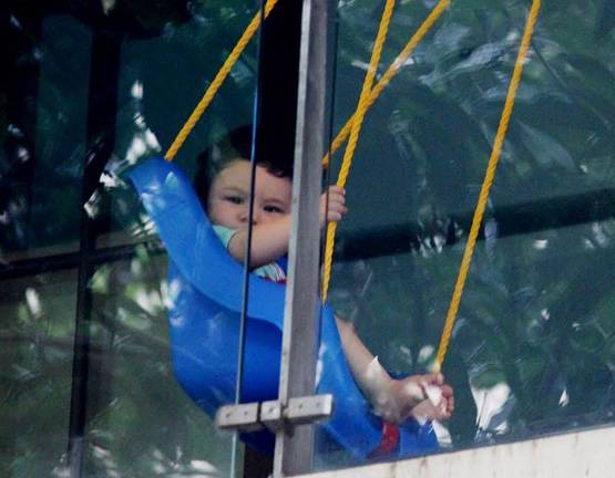 ये फोटोज बताती हैं बड़े होकर तैमूर बनेगा सुपरस्टार, फिर दिखा CUTE LOOK