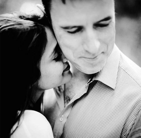 इलियाना डिक्रूज ने अपने बॉयफ्रेंड को किया किस, फोटो VIRAL