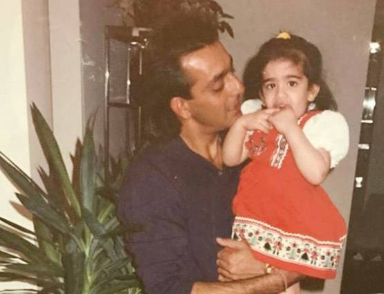 संजय दत्त से अलग रहती हैं उनकी बेटी, देखें बचपन की PHOTOS