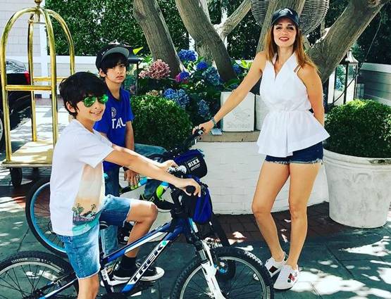 सुजैन से कोंकणा तक, तलाक के बावजूद सिंगल हैं स्टार्स की ये 'पत्नियां'