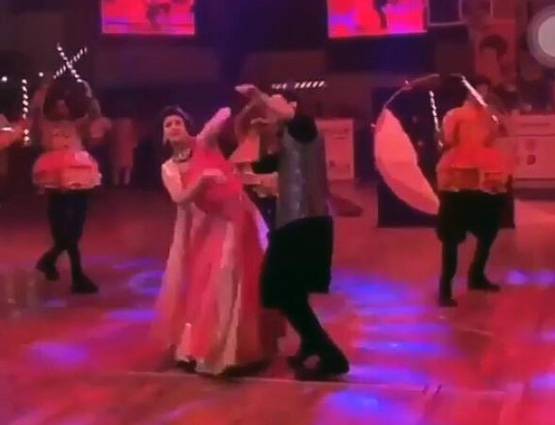 'रईस' के गाने पर दिव्यांका का कमाल, पति के साथ 'डांडिया'