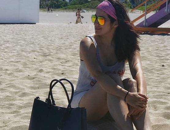 ये हैं जूली 2 की हॉट एक्ट्रेस, 15 साल की उम्र से कर रही हैं काम