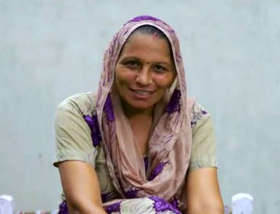 17 साल से KBC में जाने का सपना देखती थी गांव की महिला, जीते रुपये