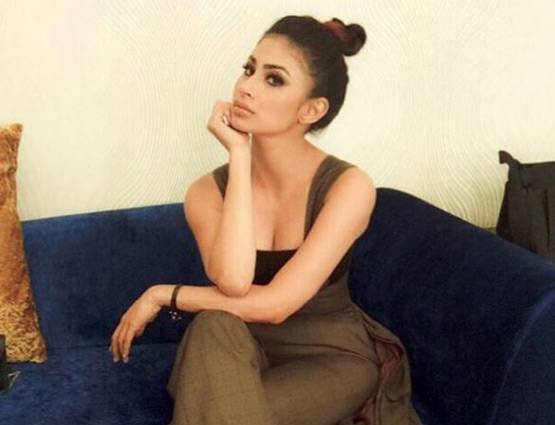 कई साल पहले फिल्मों में दिखी हैं मौनी, जानें TV की नागिन की 10 बातें