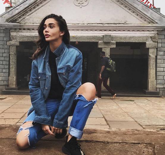 PHOTOS: सोशल मीडिया पर छाया एमी जैक्सन का ये BOLD अंदाज