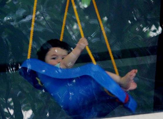 ये फोटोज बताती हैं बड़े होकर तैमूर बनेगा सुपरस्टार, फिर दिखा CUTE LOOK