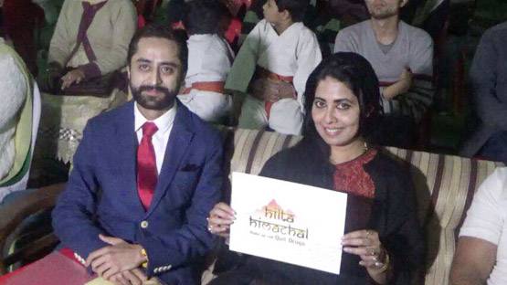 मनचलों को सबक सिखाने अफसर ने किया ऐसा काम, कहलाती है 'लेडी सिंघम'