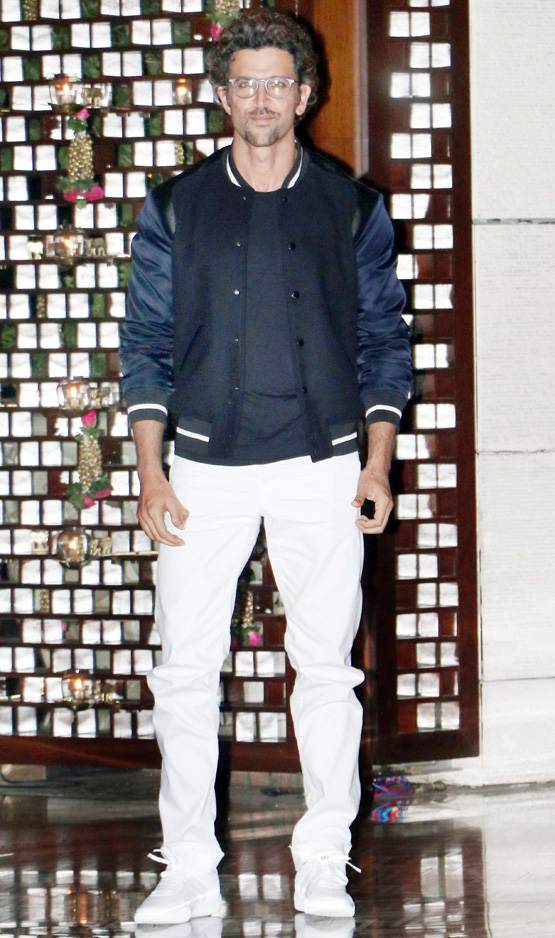 अंबानी की डिनर पार्टी में करीना और जाह्नवी पर टिकीं निगाहें