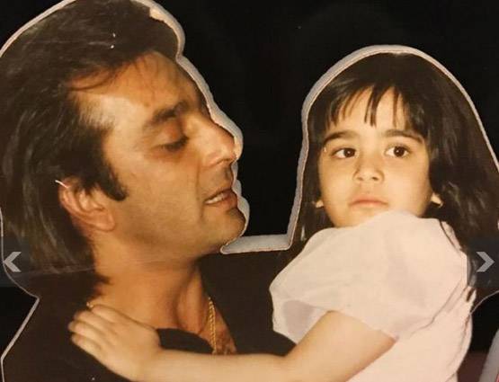 संजय दत्त से अलग रहती हैं उनकी बेटी, देखें बचपन की PHOTOS