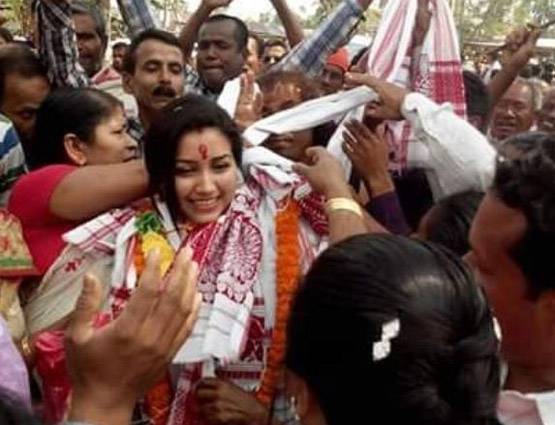 एक्ट्रेस रही इस MLA ने असेंबली में की ब्रेस्ट फीडिंग रूम की मांग