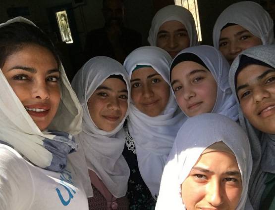 एंजेलीना के बाद सीरियाई शरणार्थियों के बीच प्रियंका, ट्रोल्स को दिया ये जवाब