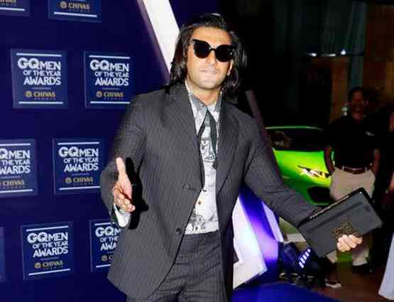 जब दीपिका के 'बॉयफ्रेंड' से मिलीं अनुष्का शर्मा, ऐसा दिखा अंदाज