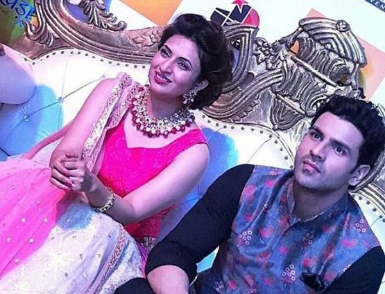 'रईस' के गाने पर दिव्यांका का कमाल, पति के साथ 'डांडिया'