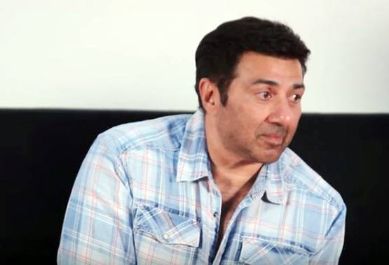 भाई बॉबी के करियर को लेकर किया सवाल, तो रो पड़े सनी देओल