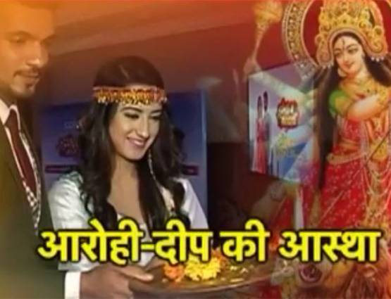 TV की ये 9 'बहू-बेटियां' भी रंगी मां की भक्ति में, देखें PHOTOS