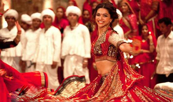 जानें नवरात्रि में किस दिन पहना जाता है कौन से रंग का कपड़ा, काला रंग क्यों होता है वर्जित