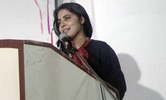 मनचलों को सबक सिखाने अफसर ने किया ऐसा काम, कहलाती है 'लेडी सिंघम'