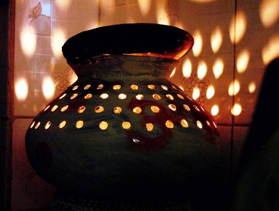 जानें नवरात्र‍ में क्‍यों खेलते हैं गरबा, इसके पीछे की कहानी हैरान कर देगी आपको...