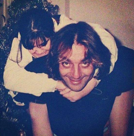 ये है संजय दत्त की लाडली बेटी, बचपन की PHOTOS हुईं वायरल