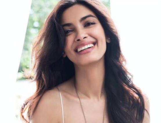 फिल्मों से पहले मॉडलिंग करती थी ये एक्ट्रेस, 4 साल पहले हुई थी KRK से भिड़ंत