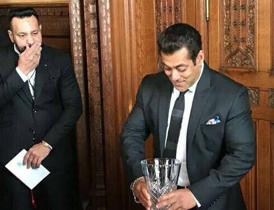 लंदन में ग्लोबल डायवर्सिटी अवॉर्ड से सम्मानित हुए सलमान खान