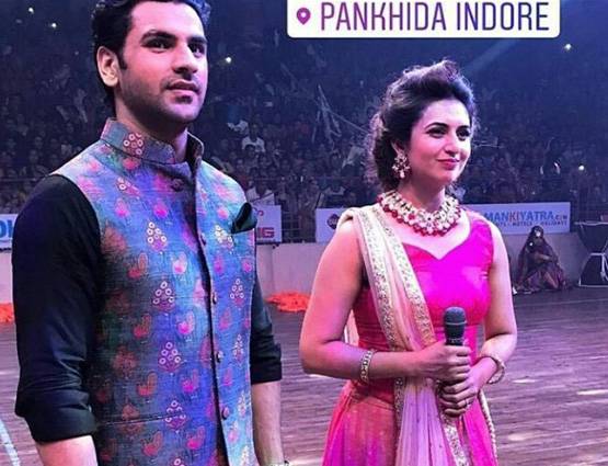 'रईस' के गाने पर दिव्यांका का कमाल, पति के साथ 'डांडिया'