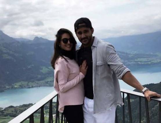 पति संग यहां रोमांटिक हाॅलीडे मना रही है ये एक्ट्रेस, देखें PHOTOS