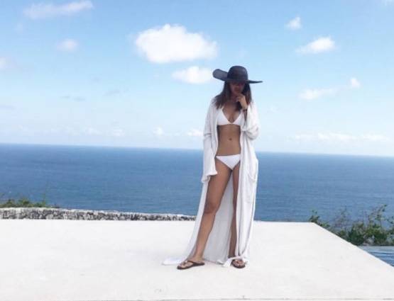 इंडोनेशिया में इस तरह आराम फरमा रही हैं ईशा गुप्ता, देखें तस्वीरें