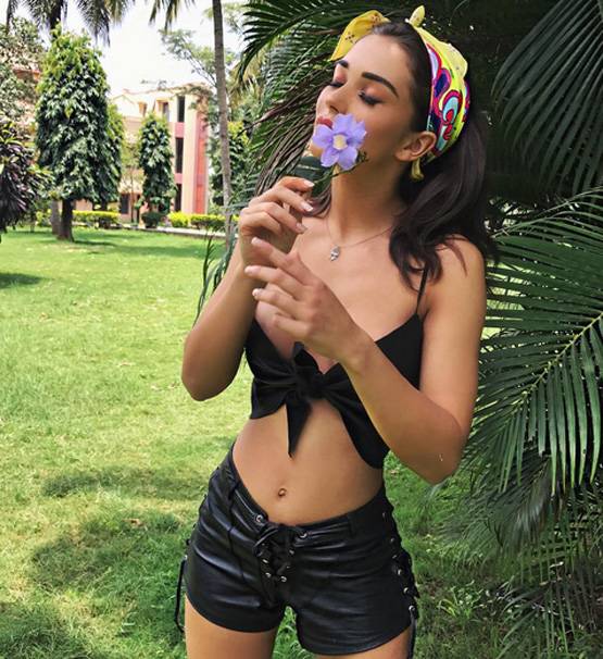 PHOTOS: सोशल मीडिया पर छाया एमी जैक्सन का ये BOLD अंदाज