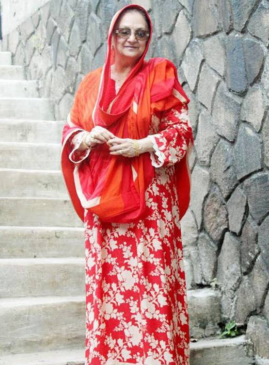 दिलीप कुमार ने जीता 11 साल पुराना केस, चाबी मिलते ही सायरा हुईं खुश