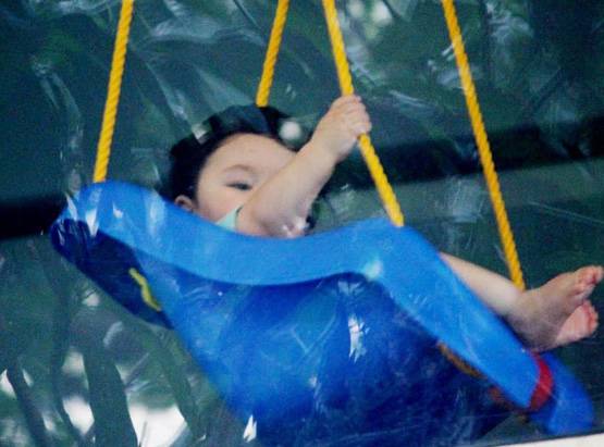 ये फोटोज बताती हैं बड़े होकर तैमूर बनेगा सुपरस्टार, फिर दिखा CUTE LOOK