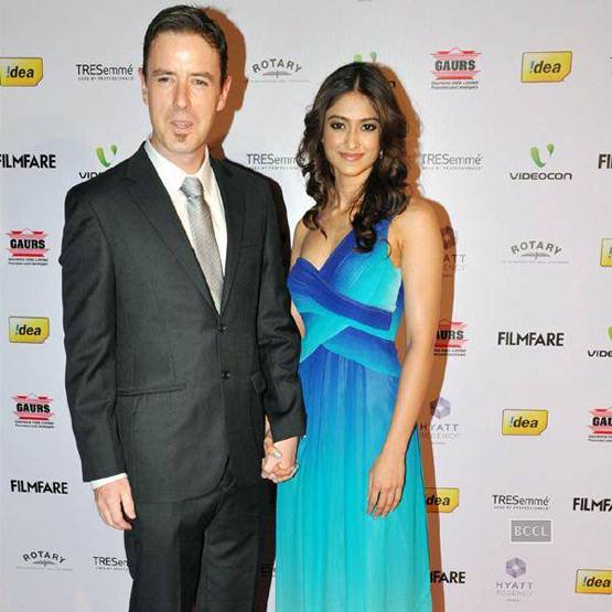 इलियाना डिक्रूज ने अपने बॉयफ्रेंड को किया किस, फोटो VIRAL