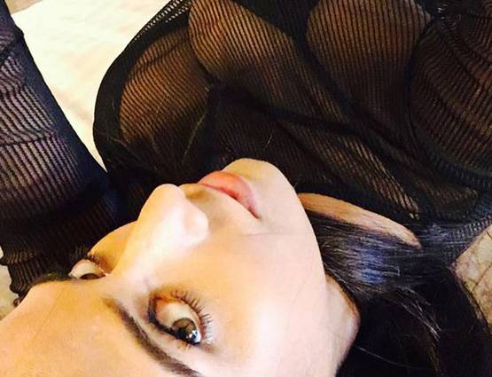 बिकिनी पहन एक बार फिर पूल में उतरीं पूनम पांडे, देखें PHOTOS