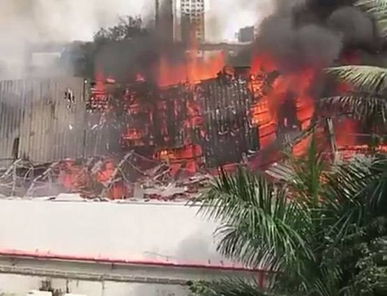 PHOTOS: राज कूपर का बनाया RK स्टूडियो आग में खाक, हुआ भारी नुकसान