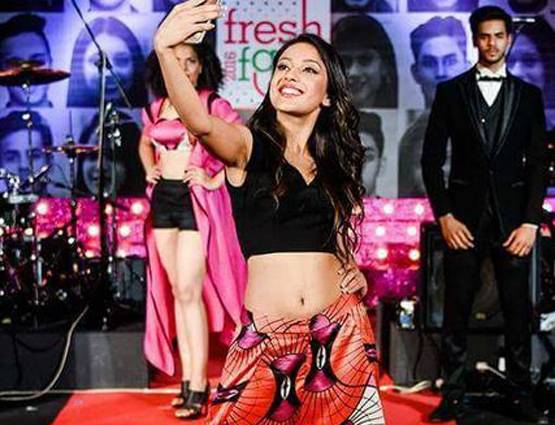 सनी देओल के बेटे की हिरोइन, ये हैं 18 साल की सहर बांबा