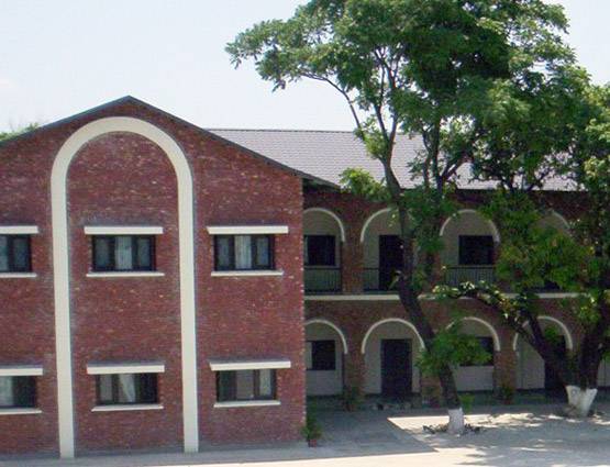 देहरादून के इस स्‍कूल से पढ़ी हैं करीना कपूर, 47 हजार है मंथली फीस