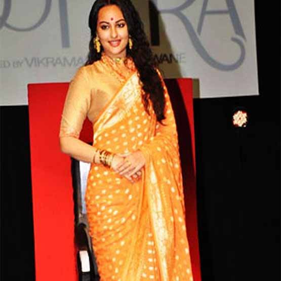 जानें नवरात्रि में किस दिन पहना जाता है कौन से रंग का कपड़ा, काला रंग क्यों होता है वर्जित