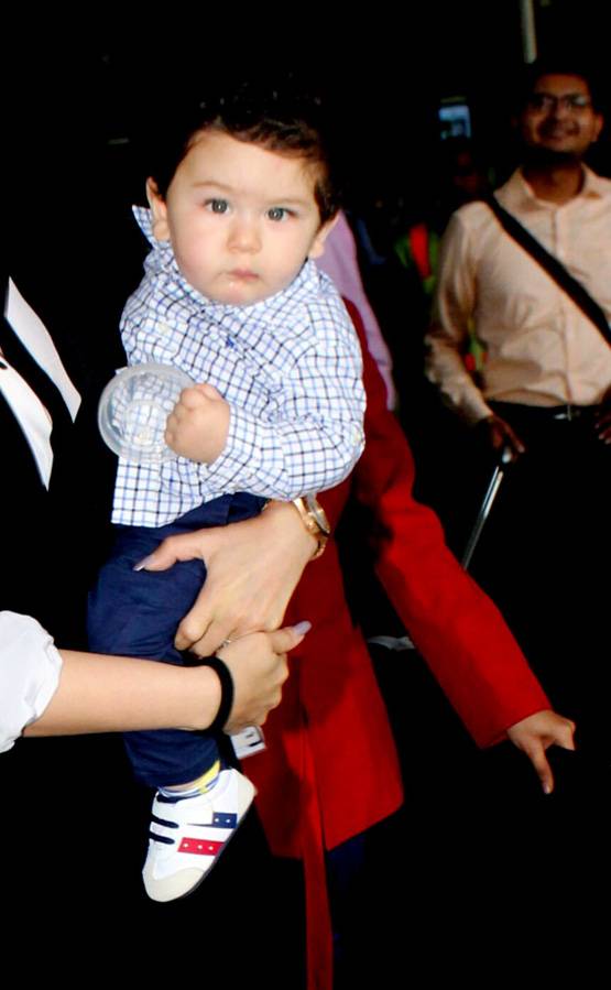 वीरे दी वेडिंग की शूटिंग कर तैमूर संग मुंबई लौटीं करीना, देखें PHOTOS