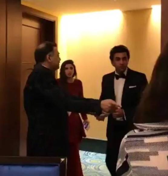 रणवीर के साथ फोटो पर ट्रोल हुई माहिरा, PAK यूजर्स बोले-यही मिला था