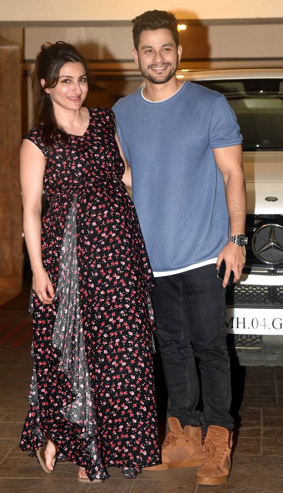 करीना ने अपने घर रखी बर्थडे पार्टी, 'बॉयफ्रेंड' संग पहुंची करिश्मा