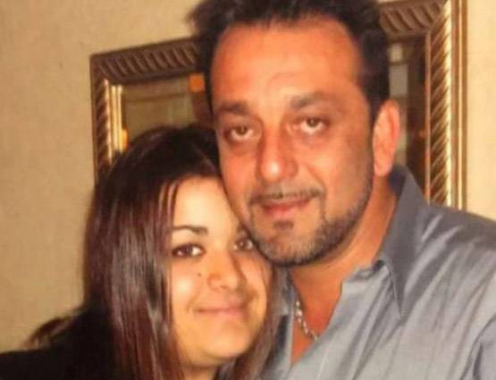 संजय दत्त से अलग रहती हैं उनकी बेटी, देखें बचपन की PHOTOS