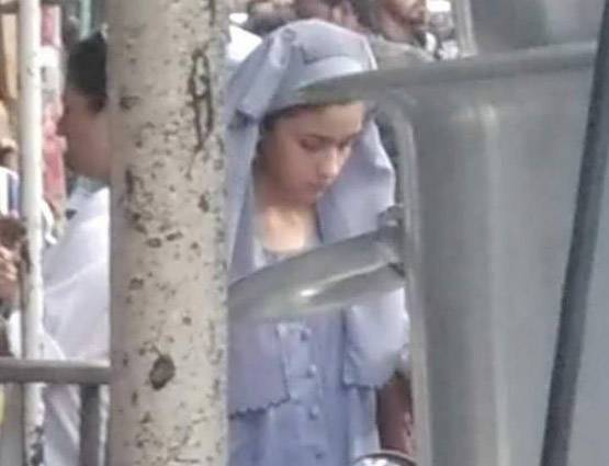 बुरका पहनकर रिक्शे की सवारी, जानिए किसलिए आलिया ने किया ऐसा?